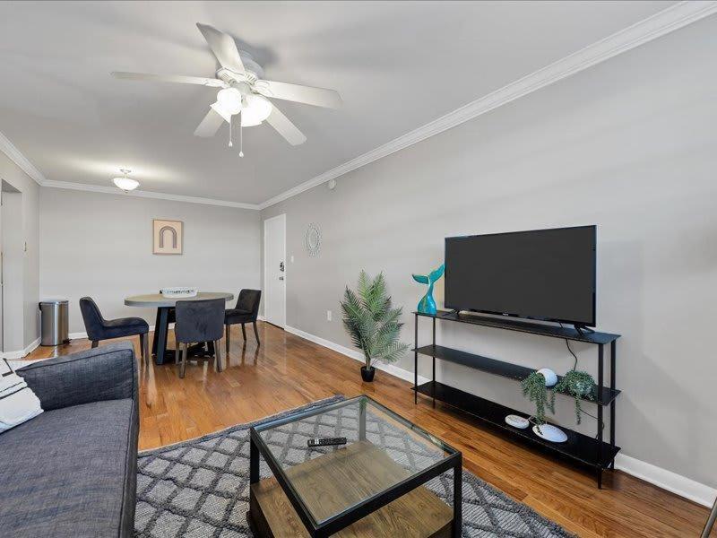 탬파 Designed And Cozy 1Br With Parking Near Stores 아파트 외부 사진